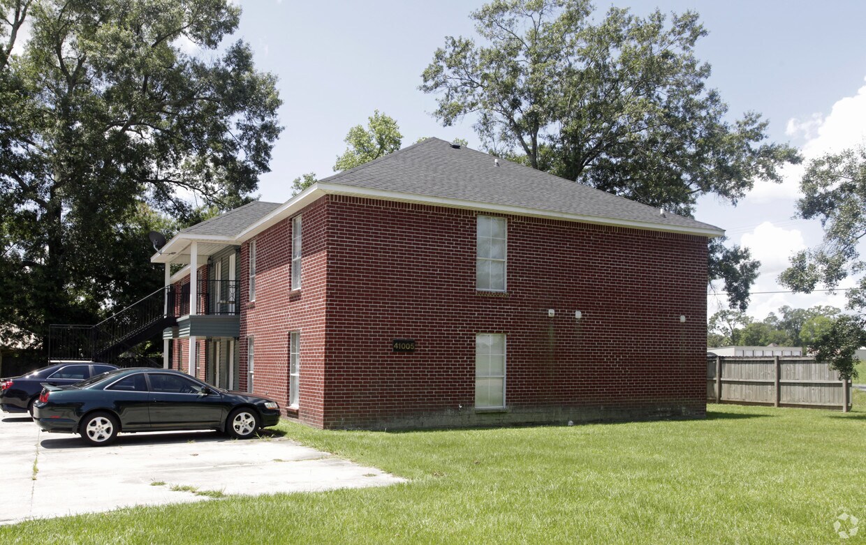 Primary Photo - 41005-41015 Rustling Oaks Dr