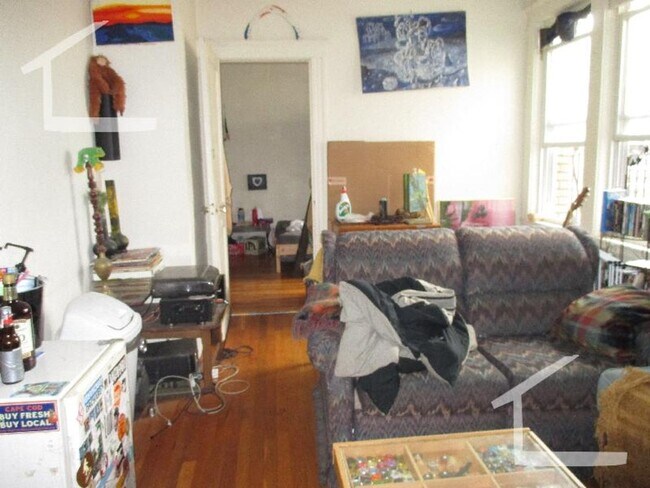 Building Photo - 2Br/1Bth, ready to move in, Heat/Hot Water included, Laundry in building