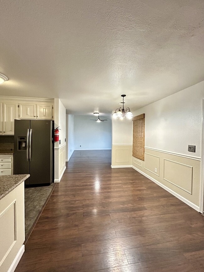 Building Photo - 461 Pamela Dr