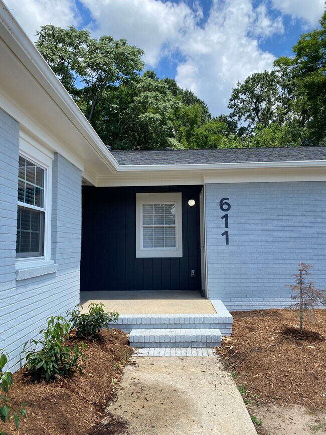 Building Photo - 611 E Davie St