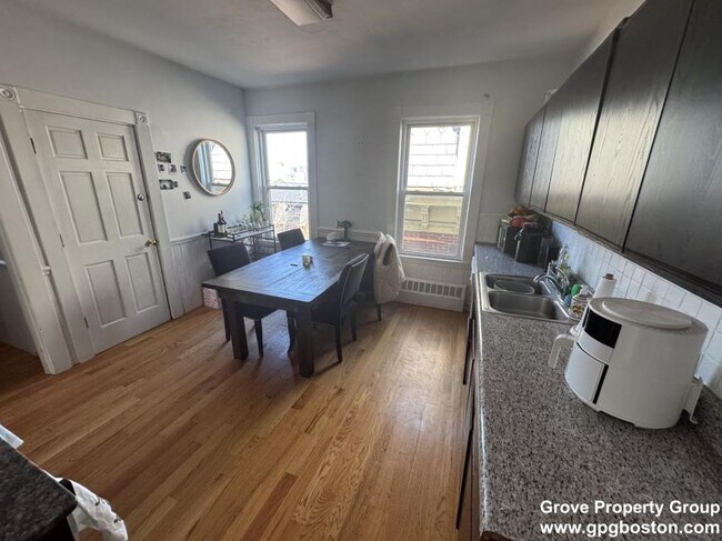 Building Photo - 4 bedroom in Boston MA 02127