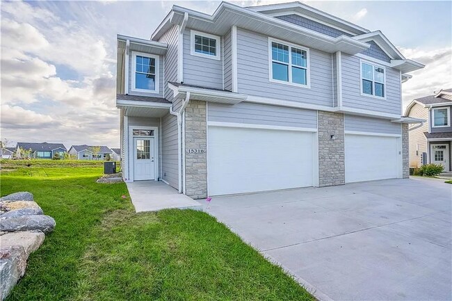 Foto del edificio - 15304 Goldenrod Dr