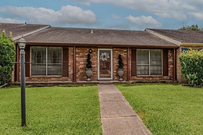 Building Photo - 5975 Meadow Way