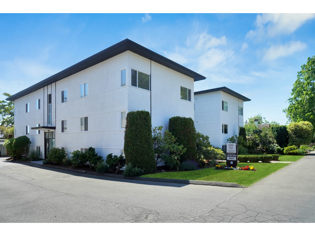 Building Photo - The Seacrest Apartments