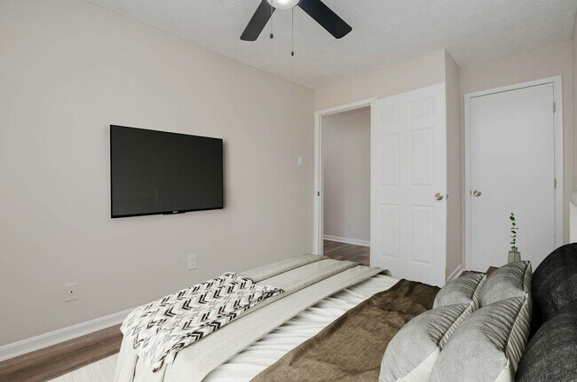 Foto del edificio - 3030 Cleinview Ave