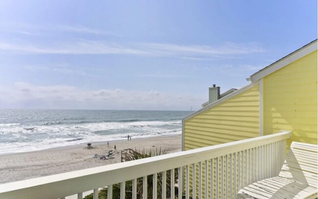 Building Photo - PERFECT OCEANFRONT WINTER WORK-FROM-HOME GETAWAY