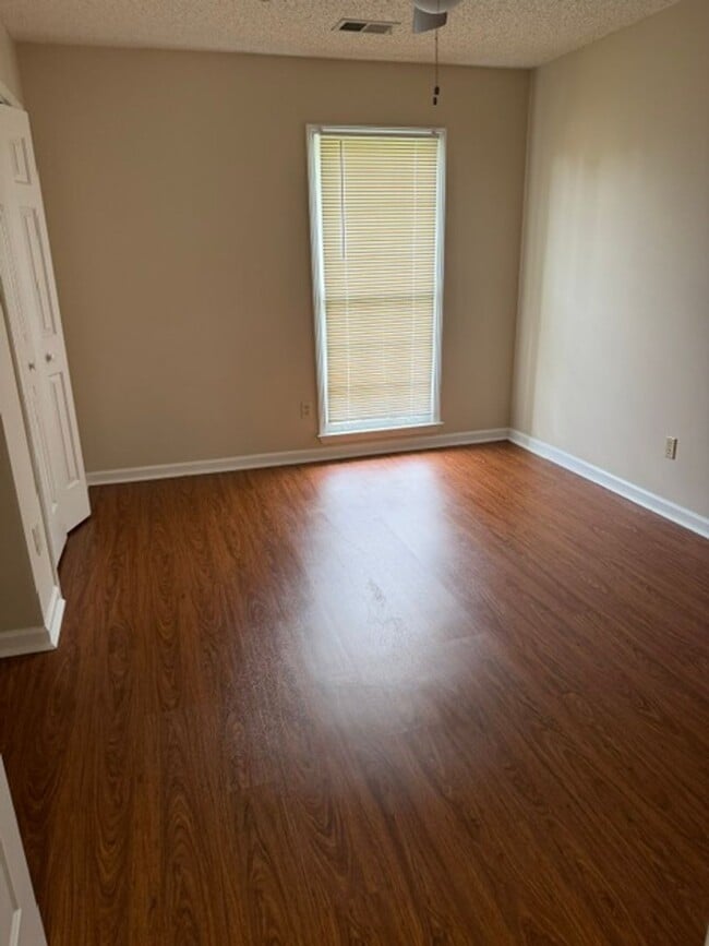 Building Photo - 7371 Bayou Bend Cove