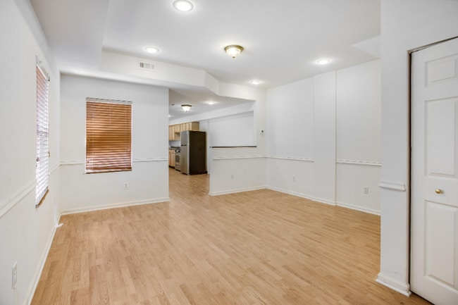 Building Photo - 729 10th St NE