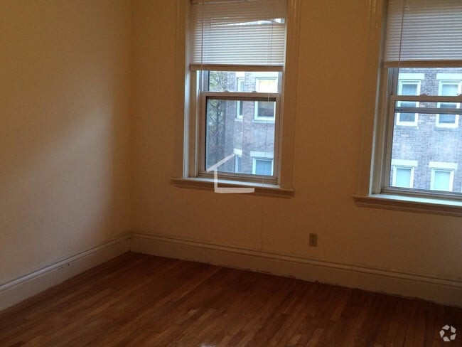 Building Photo - 107 Queensberry St
