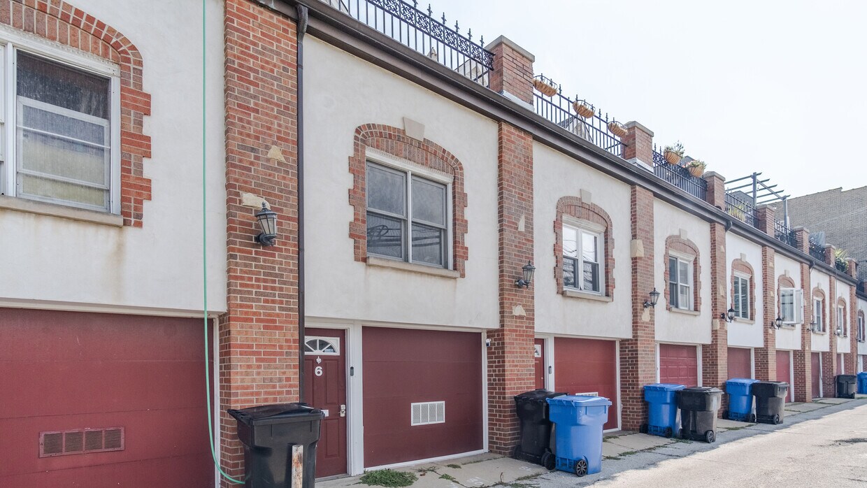 Primary Photo - 623 W Drummond Pl