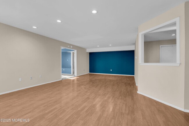 Building Photo - 435 Hancock Pl