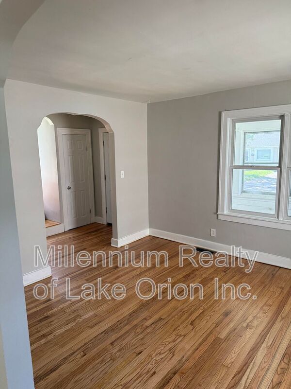 Building Photo - 57 E Beverly Ave