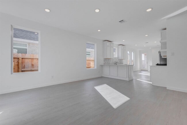 Building Photo - 5819 Majestic Sky Dr