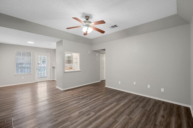 Foto del edificio - Updated Condo Central Waco