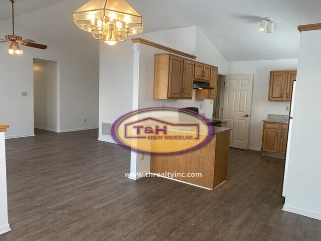 Building Photo - Lovely Pike Township Ranch!