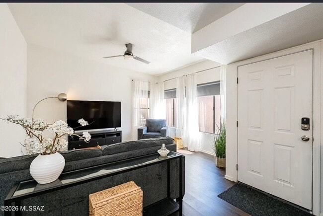 Building Photo - 2417 N Palo Hacha Dr