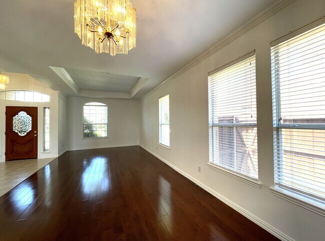 Building Photo - 4400 Avebury Dr