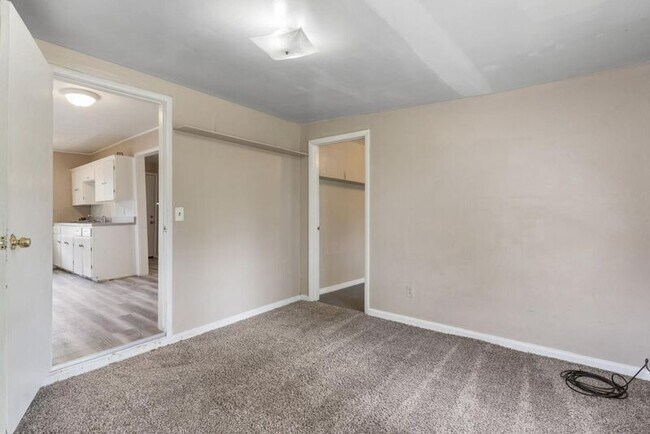 Building Photo - 3806 W Admiral Blvd