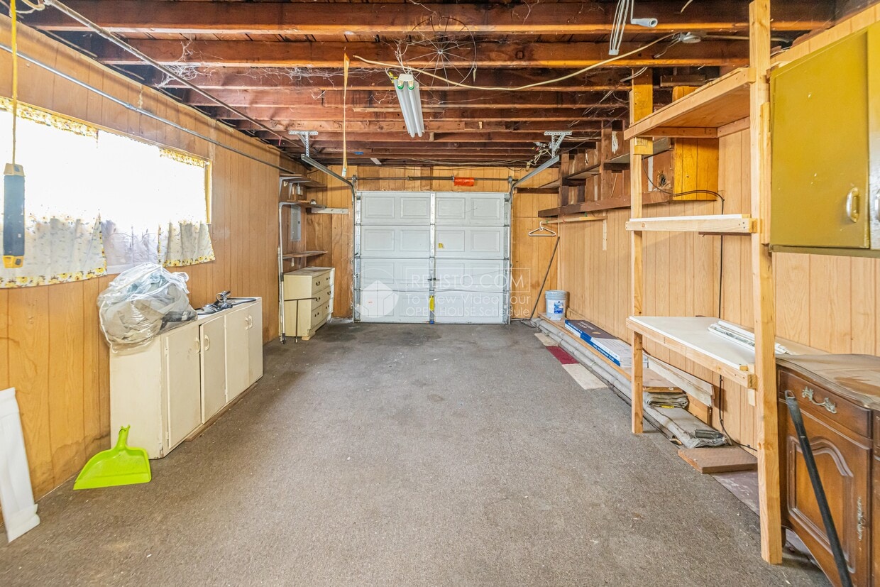 Building Photo - 369 S 20th St