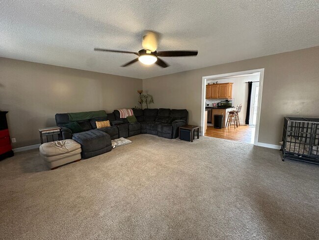 Foto del edificio - Elegant Waterfront Retreat