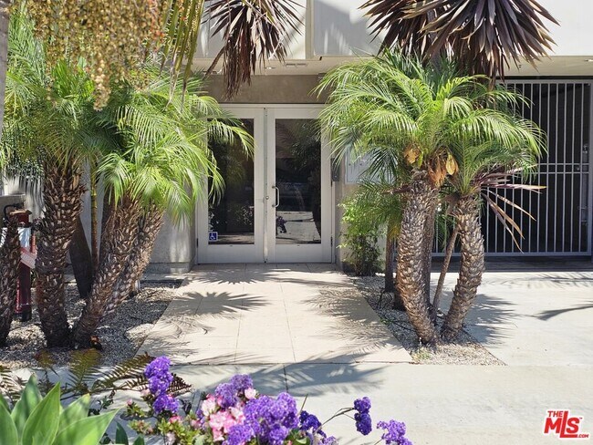 Foto del edificio - 1748 Colby Ave