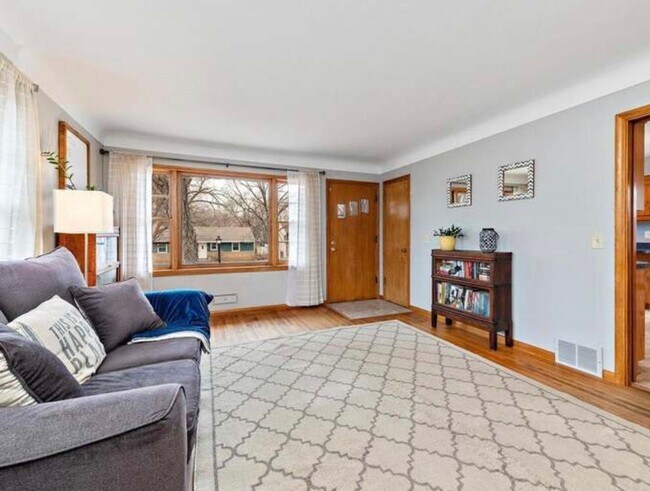 Foto del edificio - Lovely 4 Bedroom - Lee Park Neighborhood