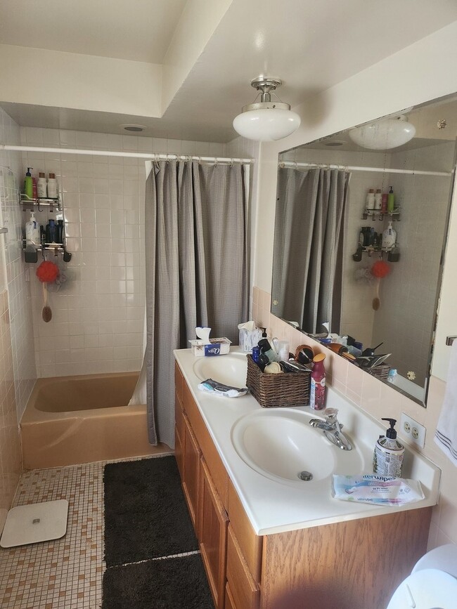 Building Photo - 1340 Greenwillow Ln