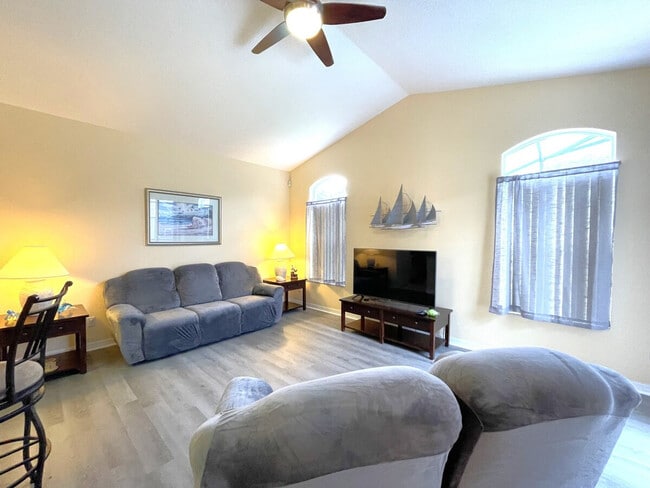 Building Photo - 229 Corvina Dr