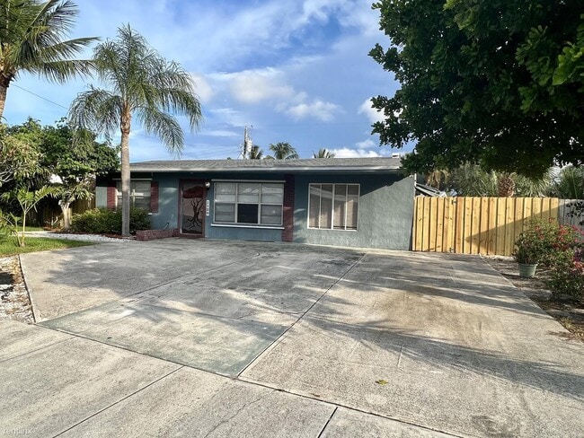 Building Photo - 3 br, 2 bath House - 120 NE 23rd Ct