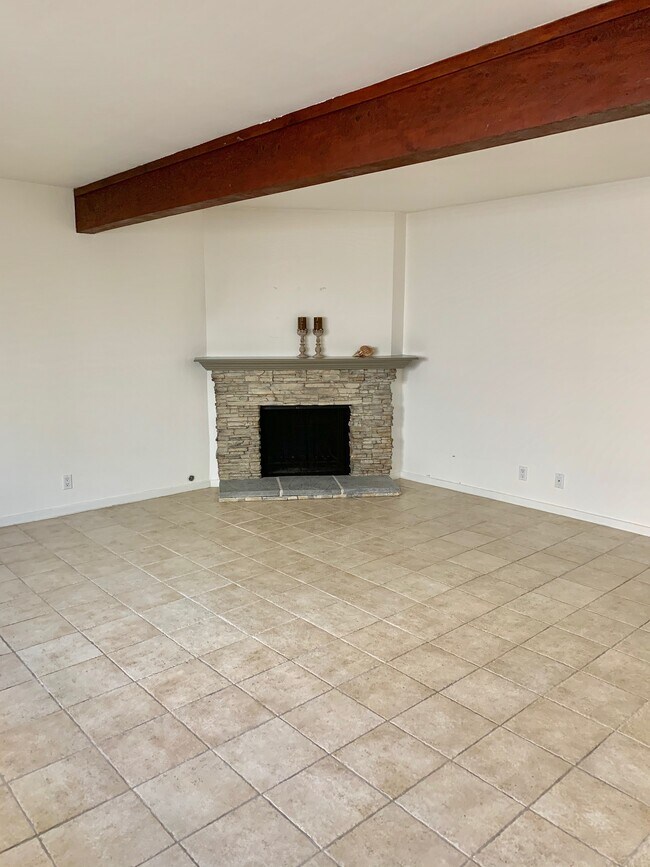 Building Photo - 309 Avenida Del Mar