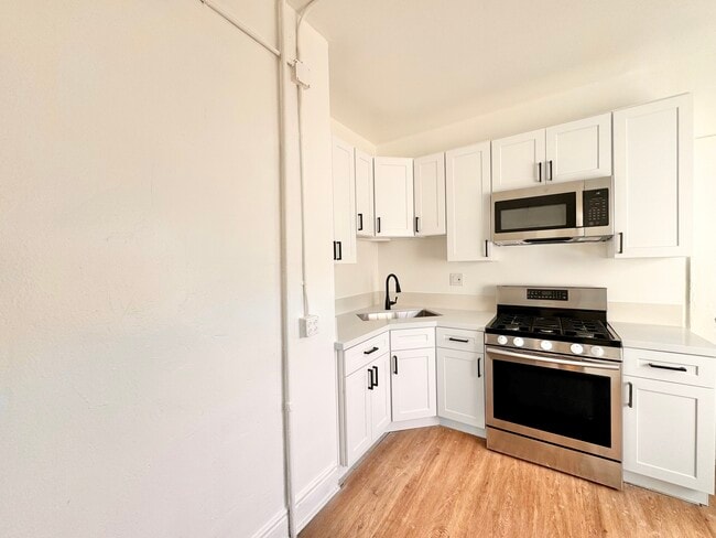 Building Photo - 617 S Soto St