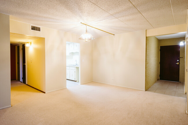 Building Photo - 3849 N Parkway Dr