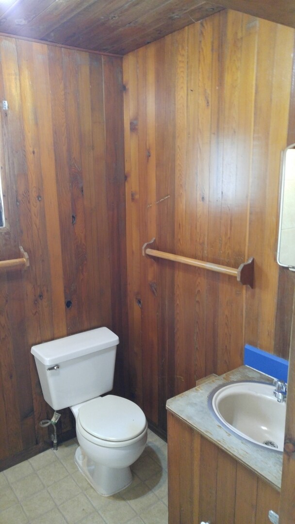 Building Photo - VIDEOTOUR: 2-Bedroom Home Has Cute Rustic ...