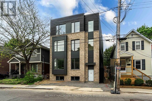 Building Photo - 22 Sims Ave