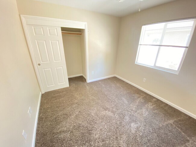 Building Photo - Modern 3-bedroom, 2-bath apartment