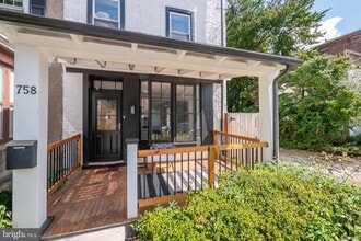 Building Photo - 758 Carpenter Ln