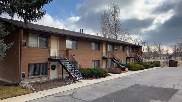 Primary Photo - 1851 Westview Cir