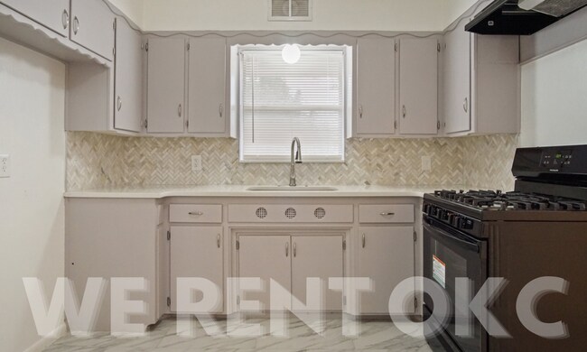 Building Photo - 132 W Jarman Dr