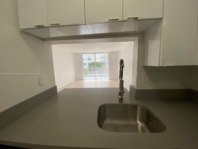 Foto del edificio - 488 NW 165th St
