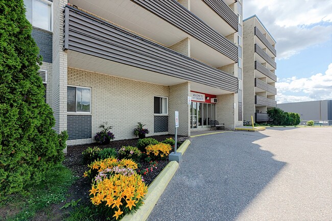 Building Photo - Bay Court Apartments