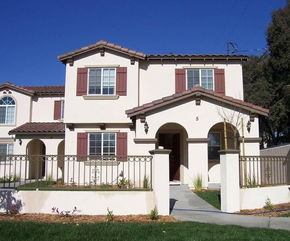 401 N Lindsay St Unit 5, Lake Elsinore, CA 92530 Condo for Rent in