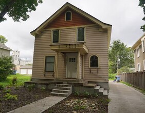 Building Photo - 1025 15th Ave SE