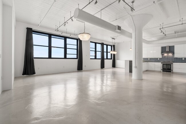 Building Photo - 437 D St