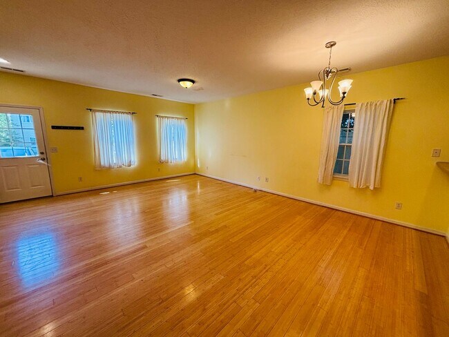 Foto del edificio - 3 Bedroom, 2.5 Bath Townhouse