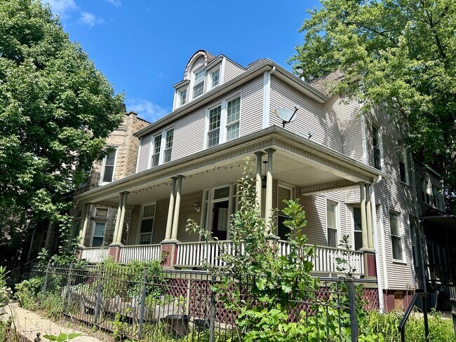 Building Photo - 4123 N Ashland Ave