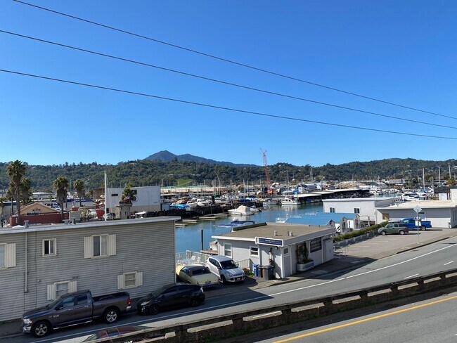 Foto del edificio - OPEN HOUSE SAT 4/26 11AM TO 12PM. Amazing ...