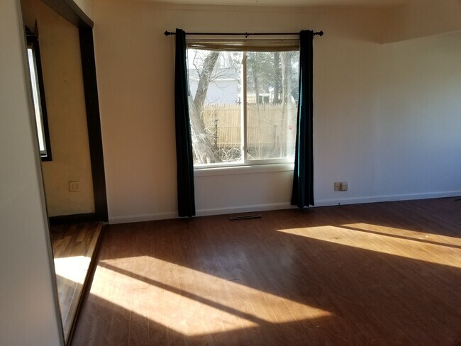 Building Photo - 25073 W Petite Ave