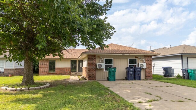 Foto del edificio - 5 Bed 2 Bath Beautiful Home!