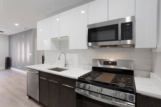 Building Photo - 1708 W Juneway Terrace