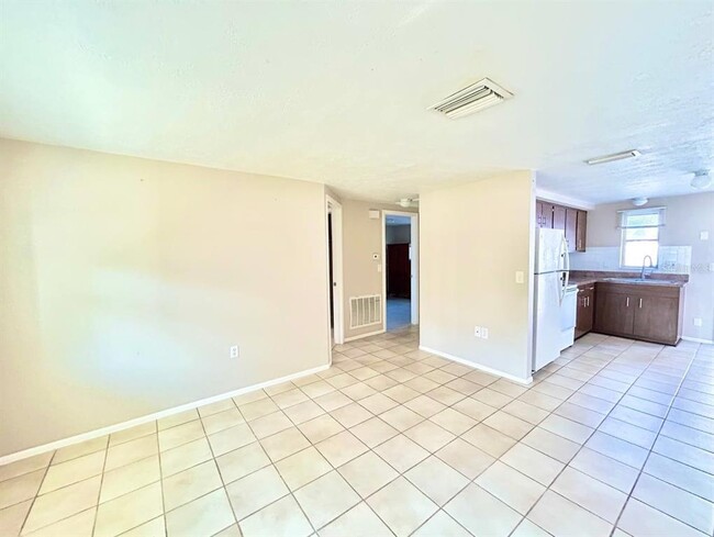 Building Photo - 5805 Delaware Ave